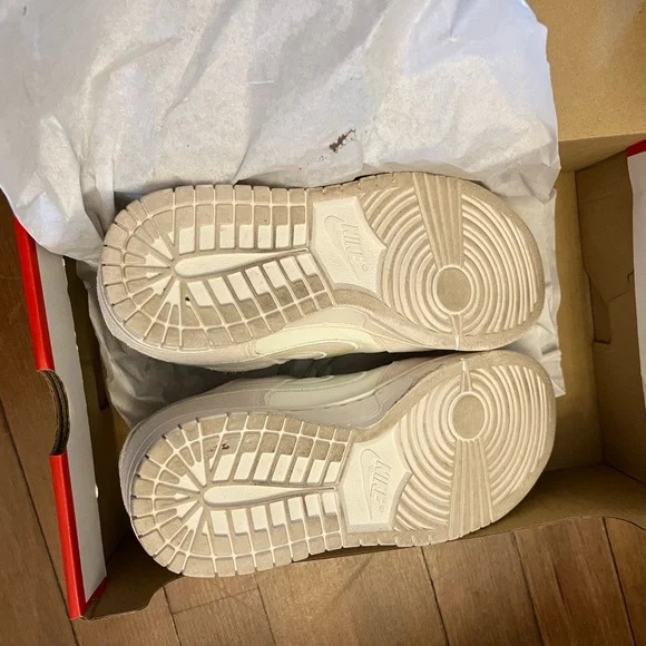 Nike Women's Dunk Low Sail Multi-Color Siren Red HF5074-133 Size 8 - Picture 3 of 5